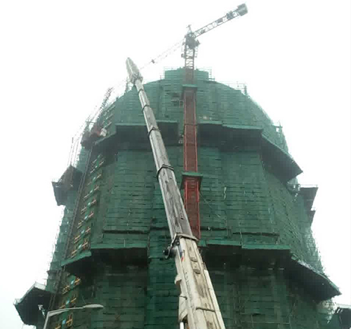 滨州市吊车在工地上作业